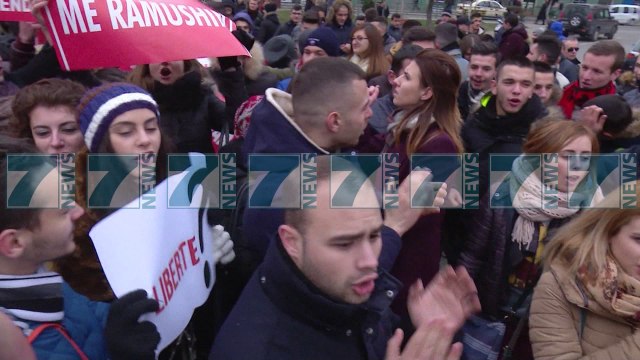 TE RINJTE E FORUMEVE POLITIKE KERKOJNE LIRIMIN E RAMUSH HARADINAJT - News, Lajme - Kanali 13