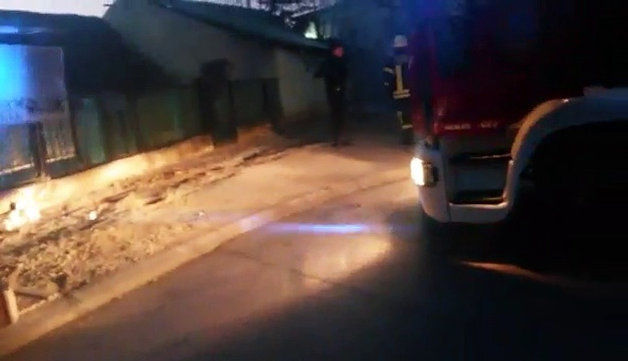 Digjet nje shtepi e vjeter ne Prishtine