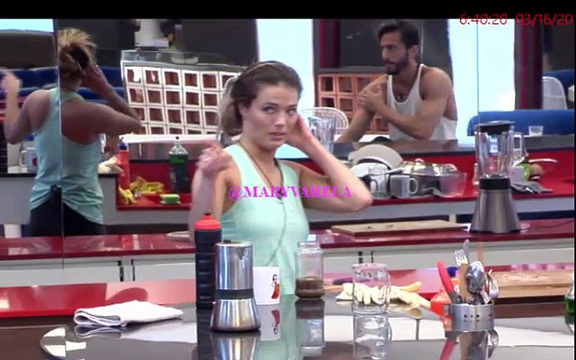 Aly habla con Marco de su novia y el baile (como esta un poquito harta ya como nosotros