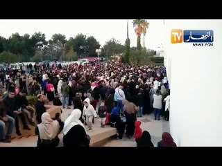 توافد كبير امام مدخل قصر الثقافة لحضور محاضرة الشيخ وسيم يوسف