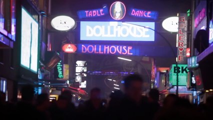 Germania: un modo infallibile per ammonire gli ubriachi che fanno pipì sui muri