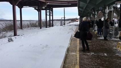 Train vs Neige dans une gare