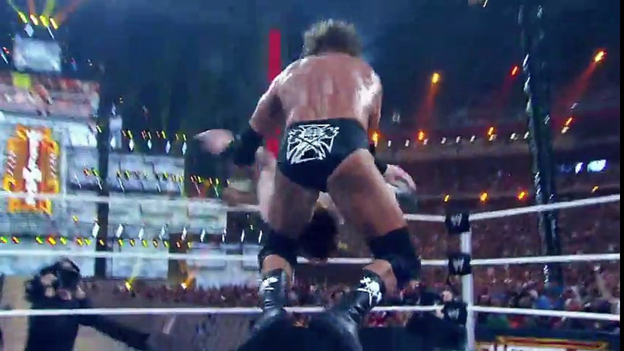 Extreme Rules  Triple H meets Sheamus in a Street Fight