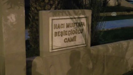 Hafif Ticari Araç Cami Duvarına Çarptı