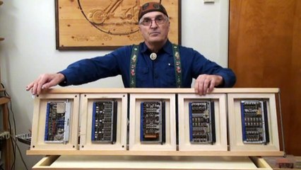 Plaquettes circuits électroniques dans un cadre. Ornement