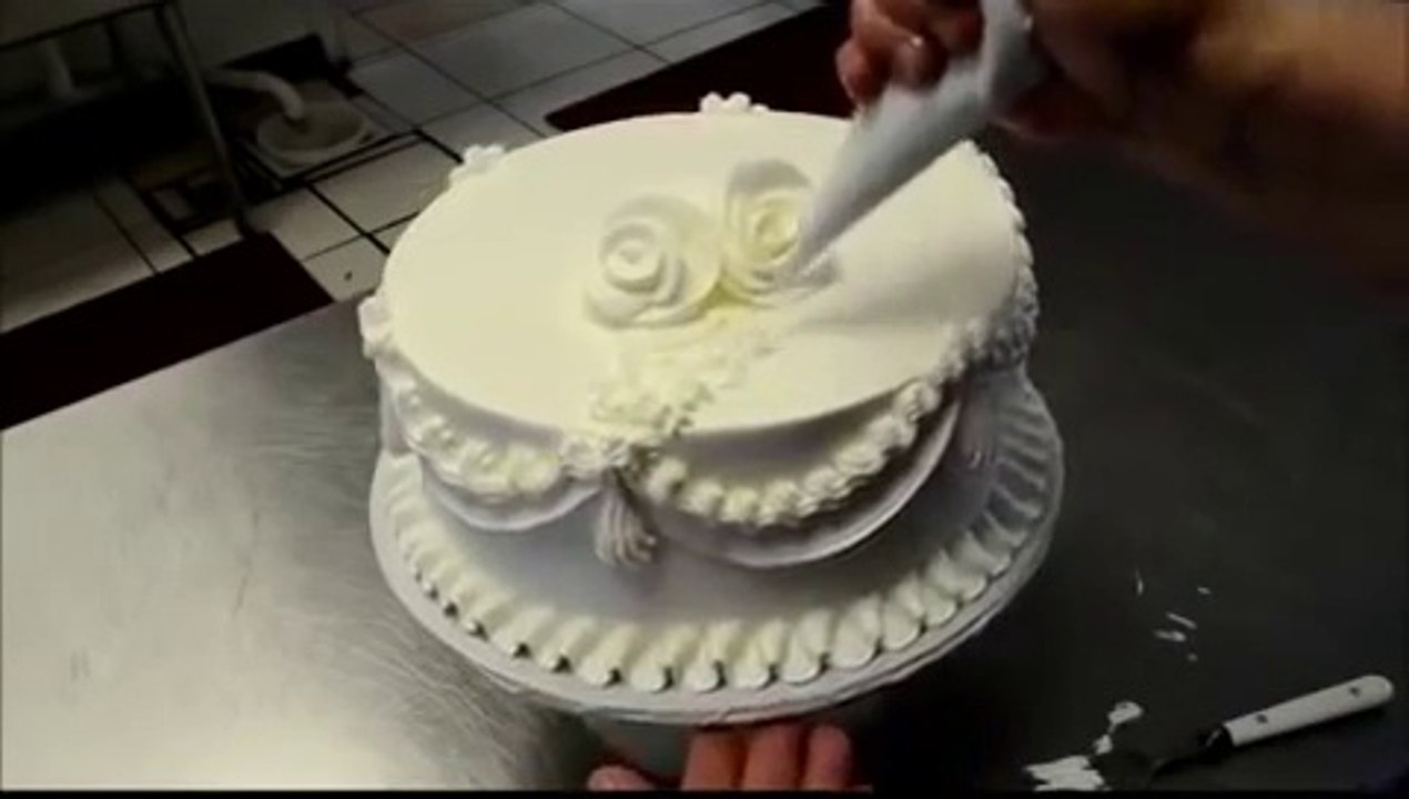 Too fast, too dangerous - Make a wedding cake for 4 minutes