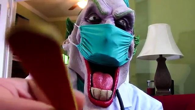 Замороженные elsa Человек-Паук против доктора! Паук болен! Супер герой Джокер в реальной жизни ИРЛ