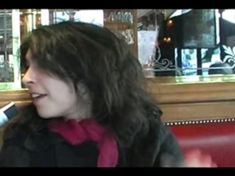 Adrienne Pauly - Fille au Prisunic - Save My Brain