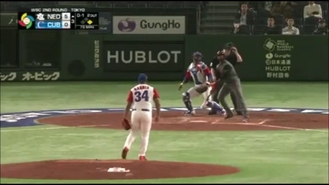 Se prendre la balle de baseball dans les burnes... Pauvre fan de baseball