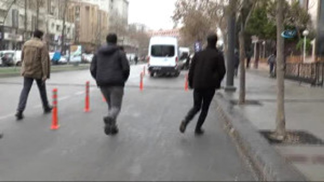 Gaziantep Emniyet Müdürlüğü Önünde Hareketli Saatler