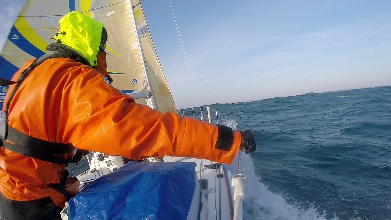 Programme Skipper Macif. Martin Le Pape et Charlie Dalin en entraînement dans la brise