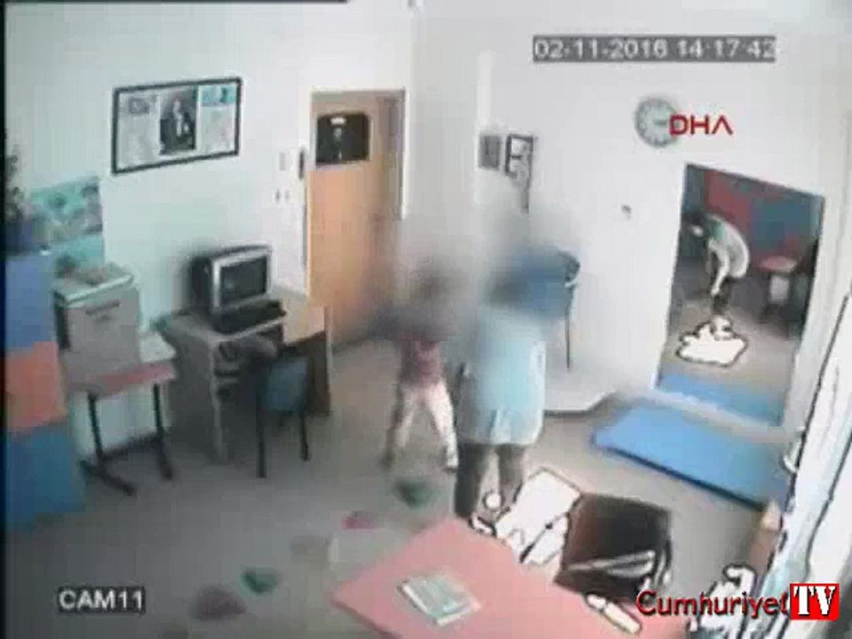 Otizmli öğrenciye dayak kamerada