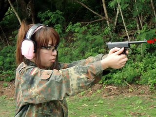 拳銃美女軍団VSﾋﾞｷﾆ美女軍団、山本美月、篠原涼子、米倉涼子、ﾎﾞﾝﾄﾞｶﾞｰﾙ 篠原涼子 CM トリンプ 雨上がりの日差し篇 http://www.youtube.com/wa