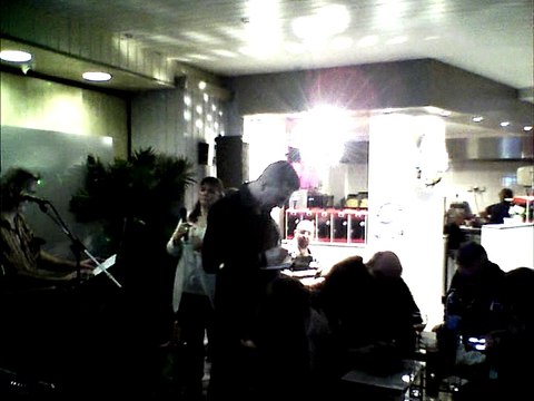 Laurianne et Christine interprètent Milord d'Edith Piaf