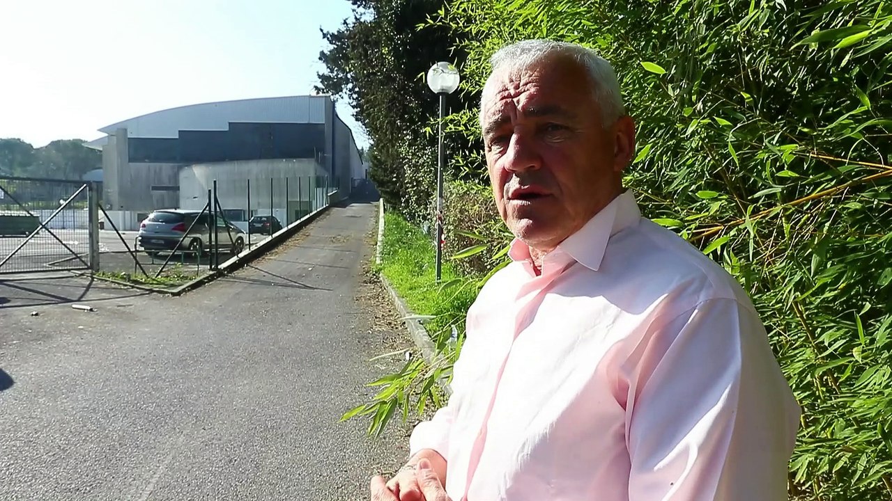 Fusillade dans un lycée de Grasse: "Le jeune m'a dit qu'il n'avait pu remplir sa mission" raconte le gardien du gymnase