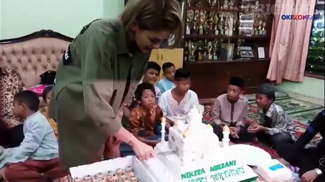 Nikita Mirzani Merayakan Ulang Tahun ke-31 di Panti Asuhan