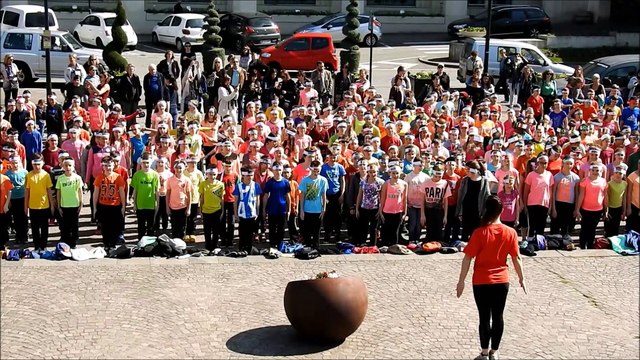Aix-les-Bains : flash mob de folie pour lancer la compétition internationale d’aérobic !