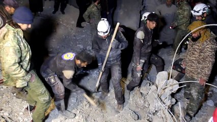 Raids sur une mosquée en Syrie, au moins 42 morts (ONG)