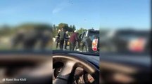 شرطي مرور يصفع مواطن بقوة و يدفعه داخل شاحنته