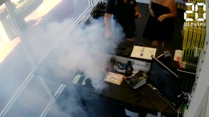 Un Iphone explose dans un magasin ! - Le Rewind du vendredi 17 mars 2017