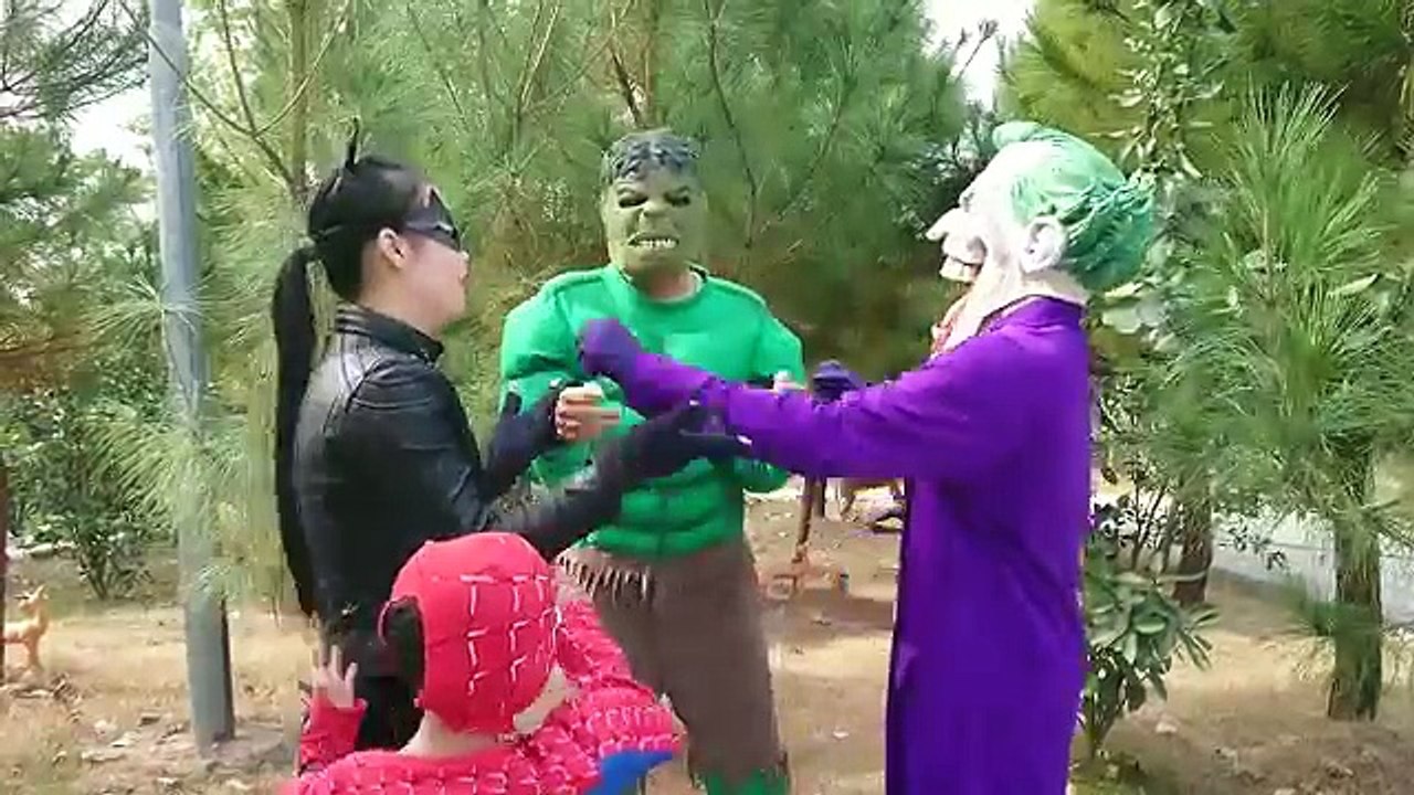 Hulk Spiderman Baby saw GIANT SNAKE ATTACK Joker vs Venom Elsa Fun Superhero Movie IRL