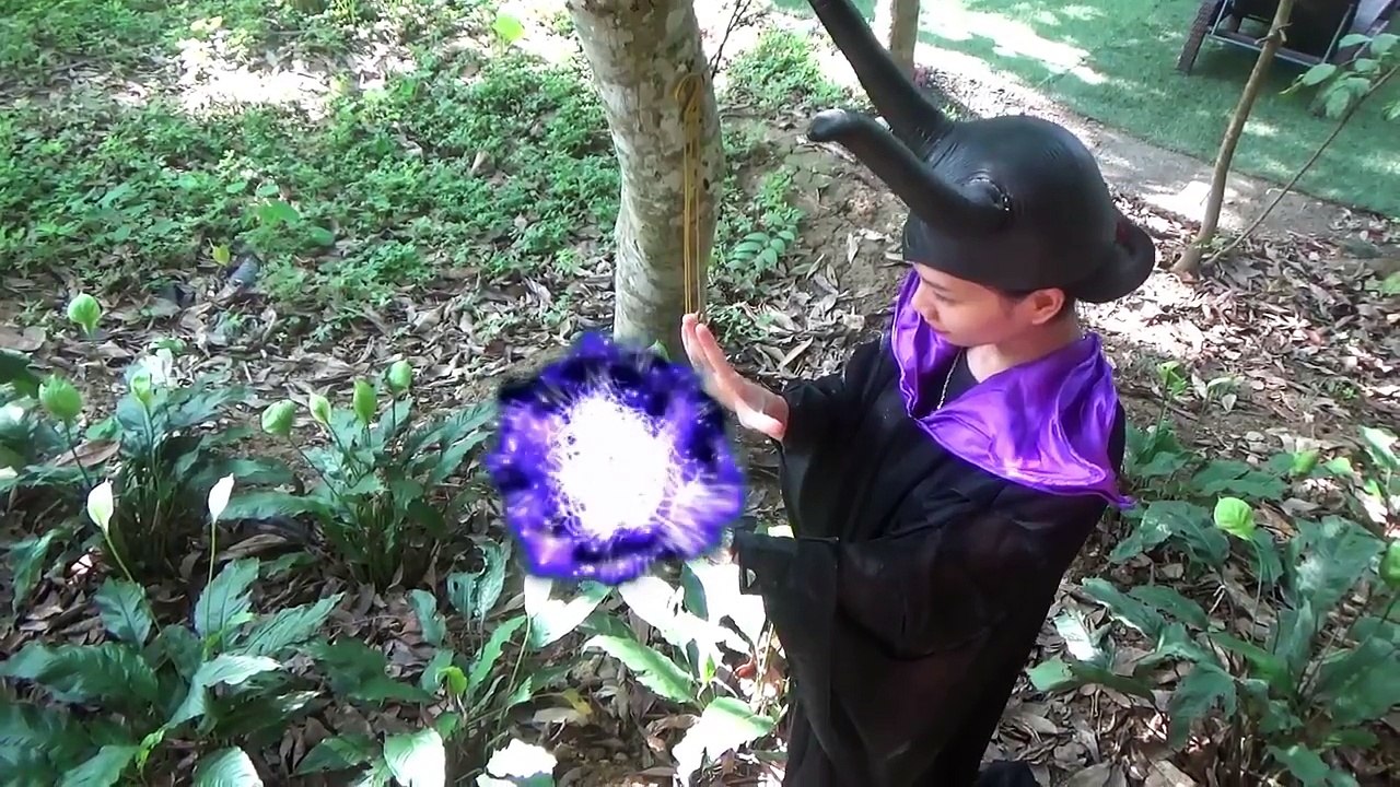 Frozen Elsa vs JOKER POO AND FART PRANK w/ Spiderman & hulk Maleficent Thor SuperHero Movi