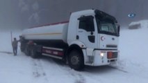 Uludağ'da Kar Sürprizi Yaşandı, Araçlar Yollarda Kaldı