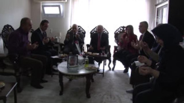 Kılıçdaroğlu, Şehit Polis Memuru Eker'in Babaevine Taziye Ziyaretinde Bulundu