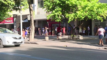 Cariocas fazem fila por vacina de febre amarela