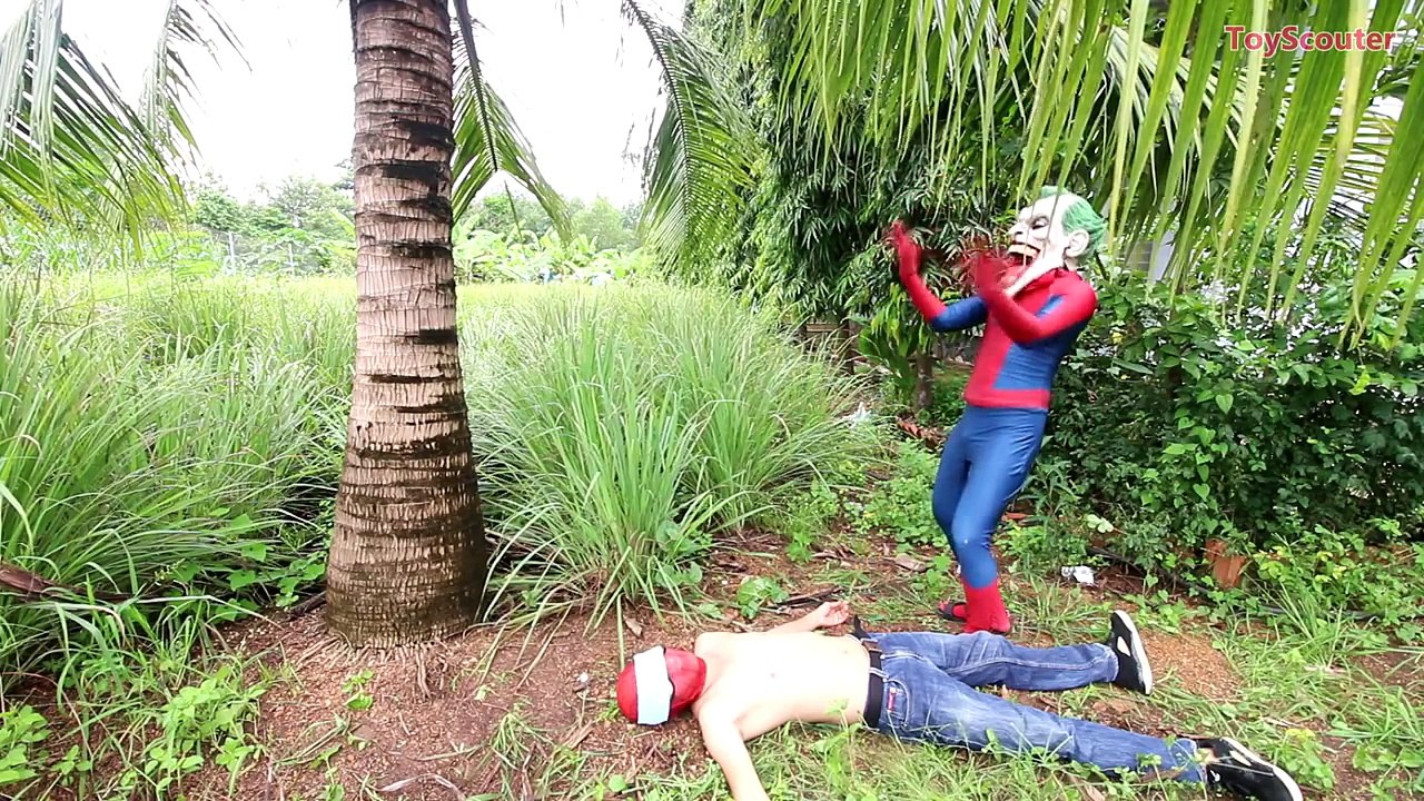 Frozen Elsa Abducted by ALIEN! w_ Spiderman, Spidergirl & Hulk FUNNY Superhero in Real Life-T6o5lH2qKeE