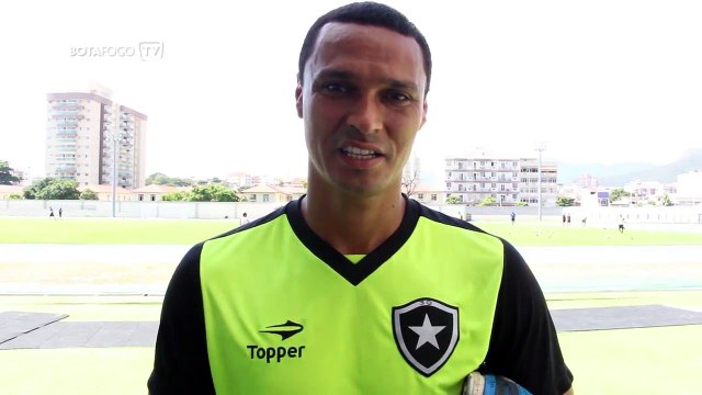 Elenco do Botafogo manda mensagem para a torcida pedindo paz no clássico