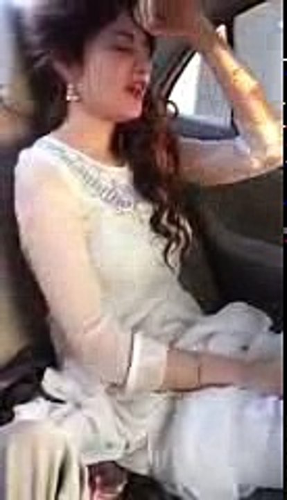 Neelam Muneer Hot Dance in Car on Mahive -
