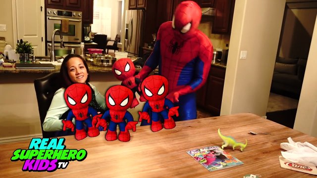 PREGNANT FROZEN ELSA VS SPIDERMAN DELIVERS SPIDERBABY TRIPLETS w/ Pink SpiderGirl Funny Su