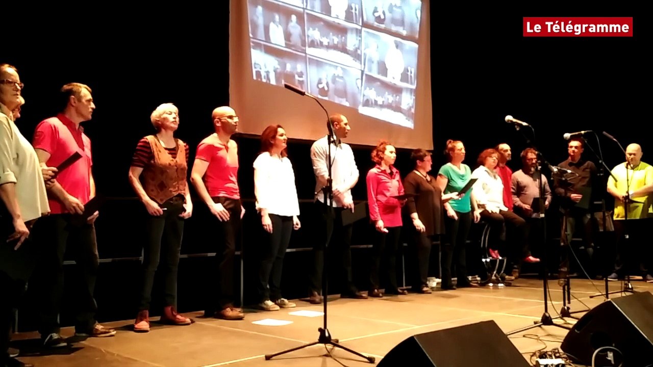 Plozévet (29). Quand les parents d'élèves chantent Brassens en breton