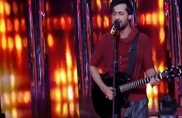 Girl kissing and Hugging Atif Aslam on Sur Kshetra -