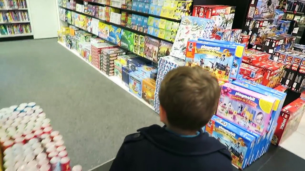 VLOG - Shopping sur les Champs-Élysées  - Fnac, Disney Store et Quick-ztVPsLA6pic