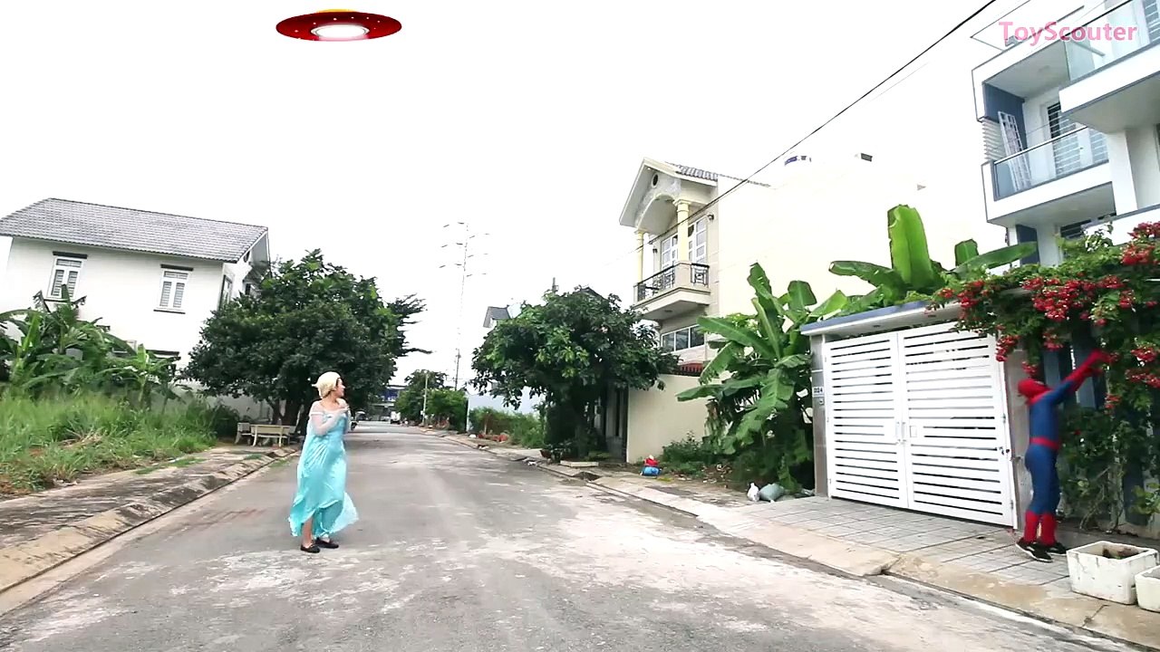 Frozen Elsa Abducted by ALIEN! w_ Spiderman, Spidergirl & Hulk FUNNY Superhero in Real Life-T