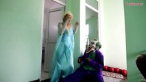 Frozen Elsa LOSES her HEAD! w_ Joker Spiderman & Spidergirl Funny Superheroes in Real Life-YXE