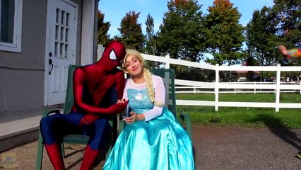 Video herunterladen: Spiderman EVIL SURPRISE! w_ Frozen Elsa Maleficent Joker Girl Spidergirl Ariel! Superheroes IRL  -)-47MkARiN