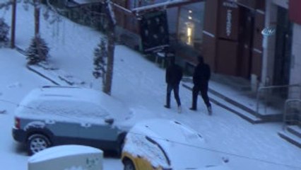 Kars'ta Bahar Havası Yerini Kar Yağışına Bıraktı