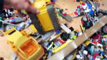 Toy Trucks Clean Up Legos-XNwXyDCe4