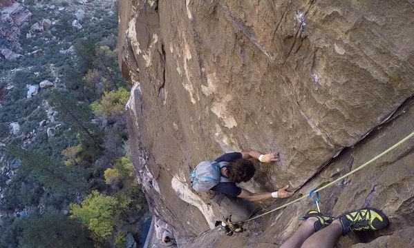 Free-Climber Overtakes Climbers At 300ft