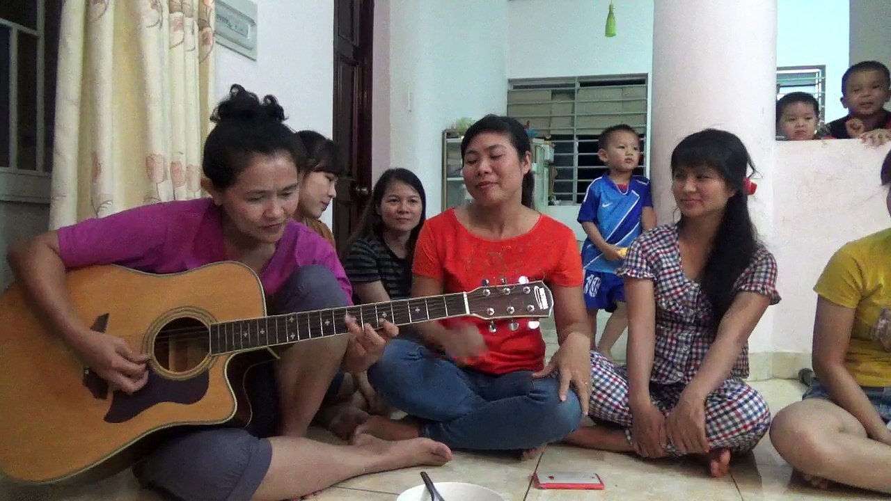 Dong song va tieng hat. Guitar Mrs Ngoan