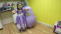 MEGA HUGE SOFIA THE FIRST EGG SURPRISE OPENING Disney Junior Singing Talking Doll Play-Doh Surprises-qL1W