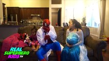 PREGNANT FROZEN ELSA is Sick vs PINK SPIDERGIRL Doctor Baby Spidey SPIDERMAN Superhero PRA