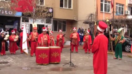 Öğrencilerden ve Halktan Oluşan Mehter Takımından 'Şehitleri Anma Günü' Konseri