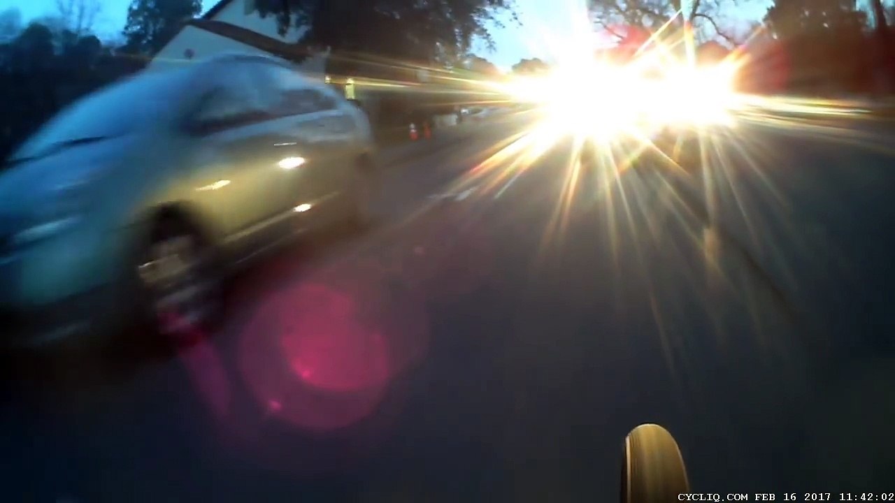 Driver goes mental on cyclist