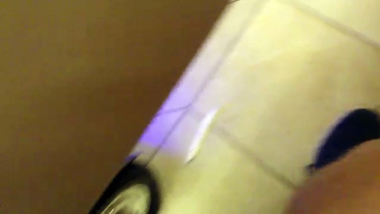 Aux toilettes en hoverboard