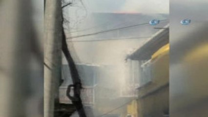 Beyoğlu'nda Yanan Evden Çıkan Dumanlar Böyle Görüntülendi