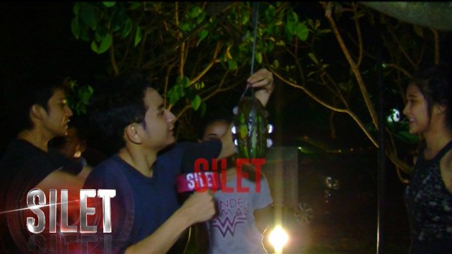 Keseruan Pemain Roman Picisan Saat Lomba Gigit Koin - Silet 18 Maret 2017